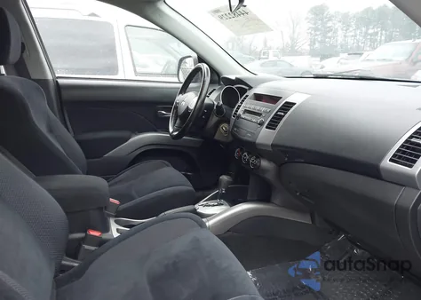 2011 Mitsubishi Outlander Es z USA, uszkodzony, nr VIN JA4AS2AW4BU032422